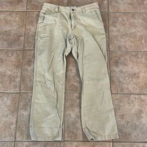 Mountain khakis broadway fit. 32x30. Runs small